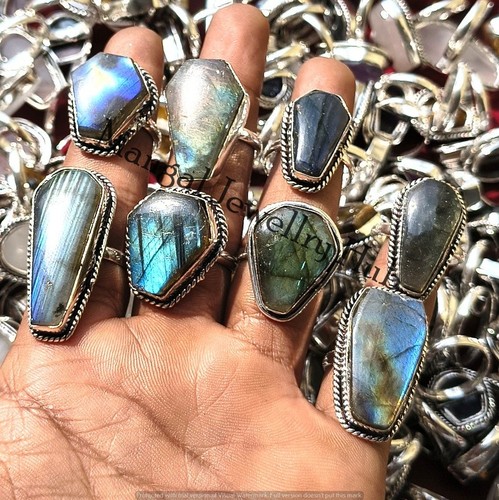 Flashy labradorite gemstone - labradorite,